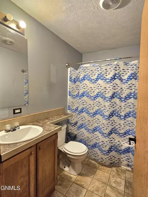 2216 35th Ter W, Williston, ND 58801 photo 14