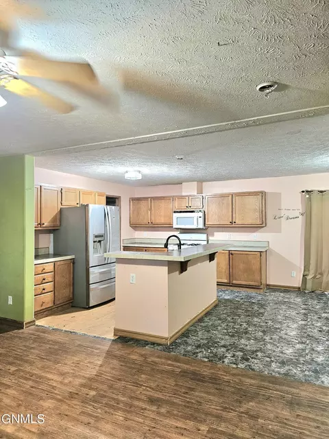 2216 35th Ter W, Williston, ND 58801 photo 6