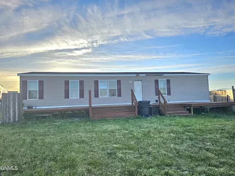 2216 35th Ter W, Williston, ND 58801
