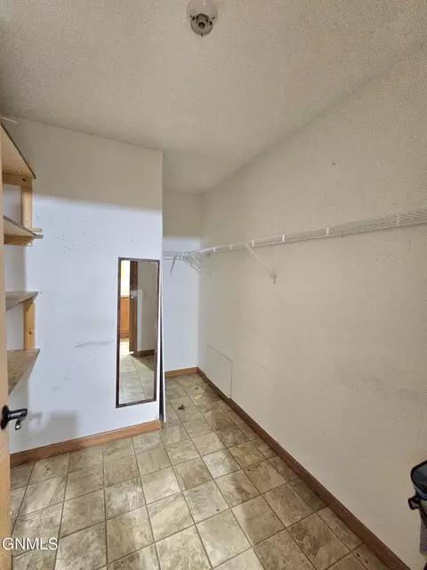 2216 35th Ter W, Williston, ND 58801 photo 9
