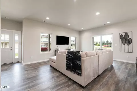 Living - 729 Compass Ln, Bismarck, ND 58504 photo 1 of 1