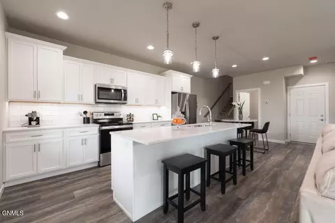729 Compass Ln, Bismarck, ND 58504