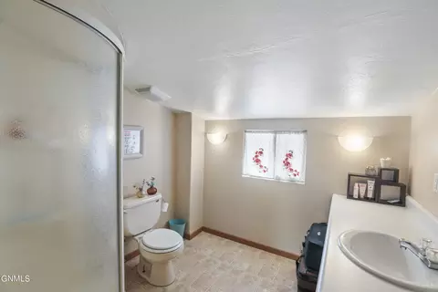 Bath - 409 W Broadway, Williston, ND 58801 photo 3 of 6