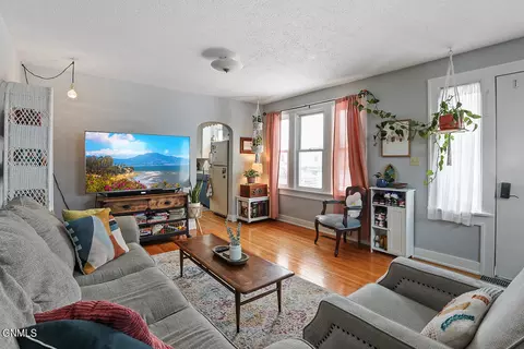 Living - 409 W Broadway, Williston, ND 58801 photo 3 of 4