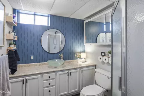 Bath - 409 W Broadway, Williston, ND 58801 photo 5 of 6