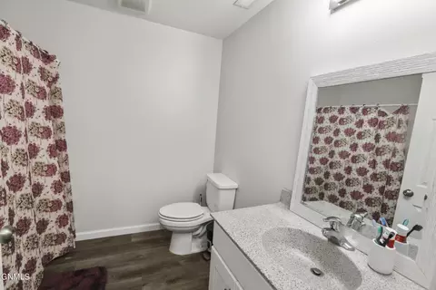 Bath - 610 9th Ave W, Williston, ND 58801 photo 5 of 5