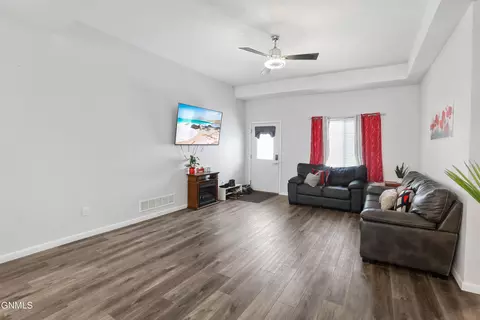 Living - 610 9th Ave W, Williston, ND 58801 photo 3 of 4