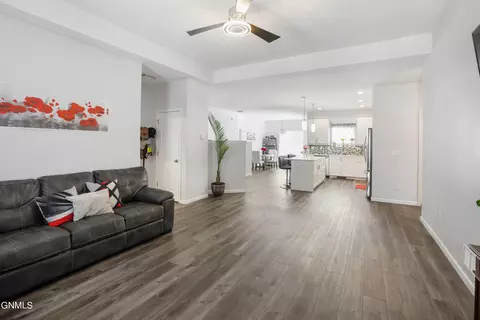 Living - 610 9th Ave W, Williston, ND 58801 photo 2 of 4