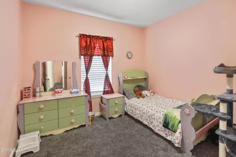 Bedroom - 610 9th Ave W, Williston, ND 58801 photo 4 of 10