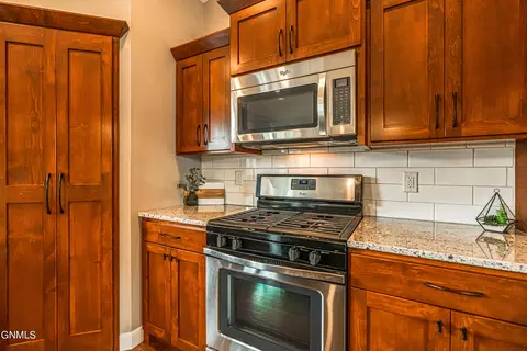 Kitchen - 4820 Pumice Loop, Bismarck, ND 58503 photo 3 of 10