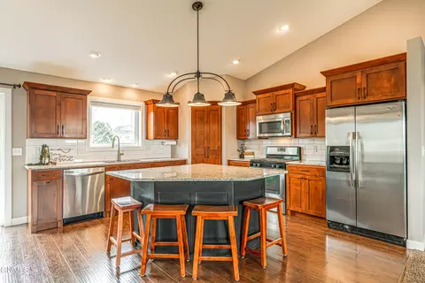 Kitchen - 4820 Pumice Loop, Bismarck, ND 58503 photo 2 of 10