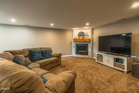 Living - 4820 Pumice Loop, Bismarck, ND 58503 photo 7 of 10