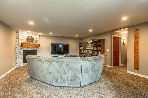Living - 4820 Pumice Loop, Bismarck, ND 58503 photo 10 of 10