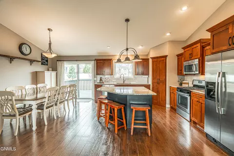 Kitchen - 4820 Pumice Loop, Bismarck, ND 58503 photo 5 of 10