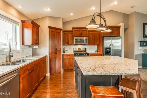 4820 Pumice Loop, Bismarck, ND 58503