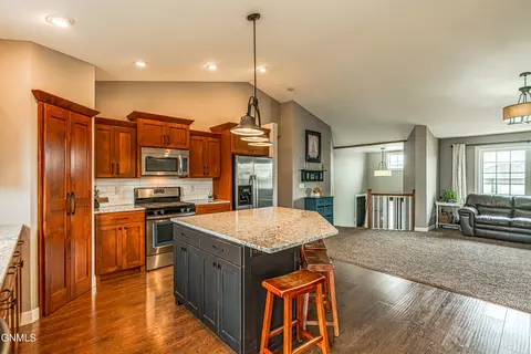 Kitchen - 4820 Pumice Loop, Bismarck, ND 58503 photo 7 of 10