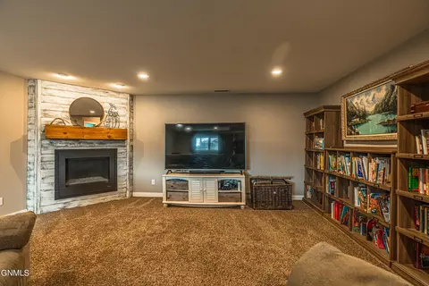 Living - 4820 Pumice Loop, Bismarck, ND 58503 photo 6 of 10