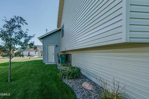 Exterior - 4820 Pumice Loop, Bismarck, ND 58503 photo 24 of 25