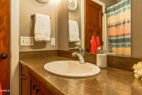 Bath - 4820 Pumice Loop, Bismarck, ND 58503 photo 7 of 11