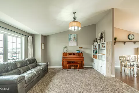 Living - 4820 Pumice Loop, Bismarck, ND 58503 photo 2 of 10