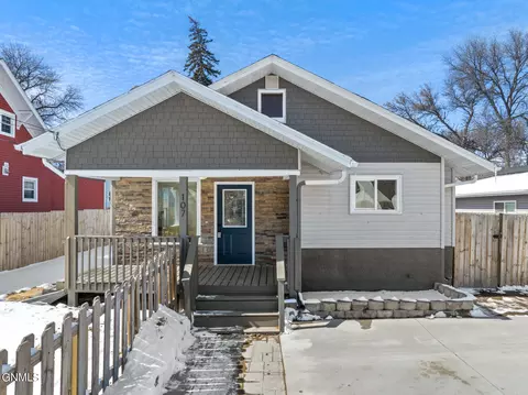 107 8th St Nw St NW, Minot, ND 58703