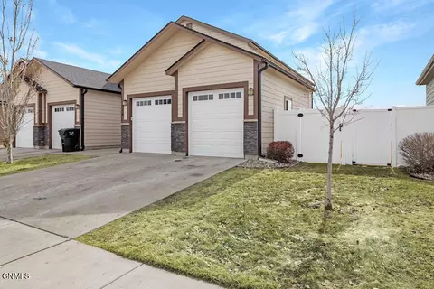 716 40th St E, Williston, ND 58801 photo 3