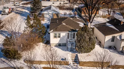546 3rd Ave E, Dickinson, ND 58601 photo 3