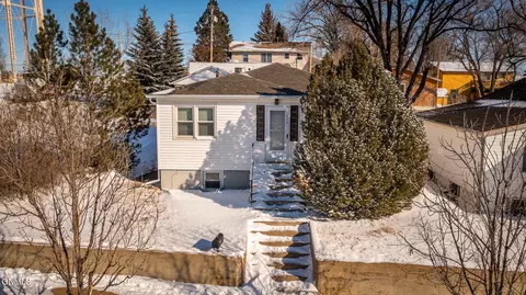 546 3rd Ave E, Dickinson, ND 58601