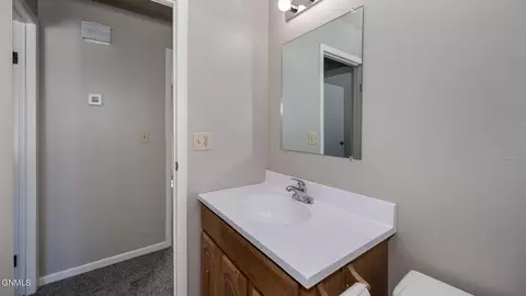 Bath - 611 7th Ave E, Dickinson, ND 58601 photo 3 of 5