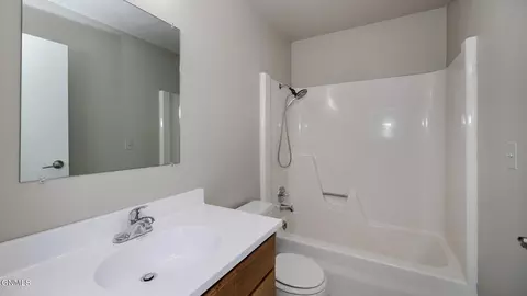 Bath - 611 7th Ave E, Dickinson, ND 58601 photo 2 of 5