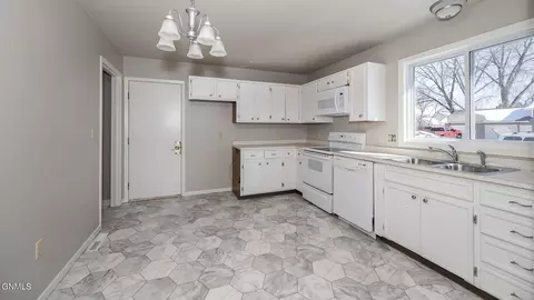 Kitchen - 611 7th Ave E, Dickinson, ND 58601 photo 1 of 1