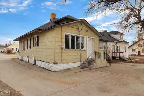 Exterior - 925 Main St, Williston, ND 58801 photo 4 of 12