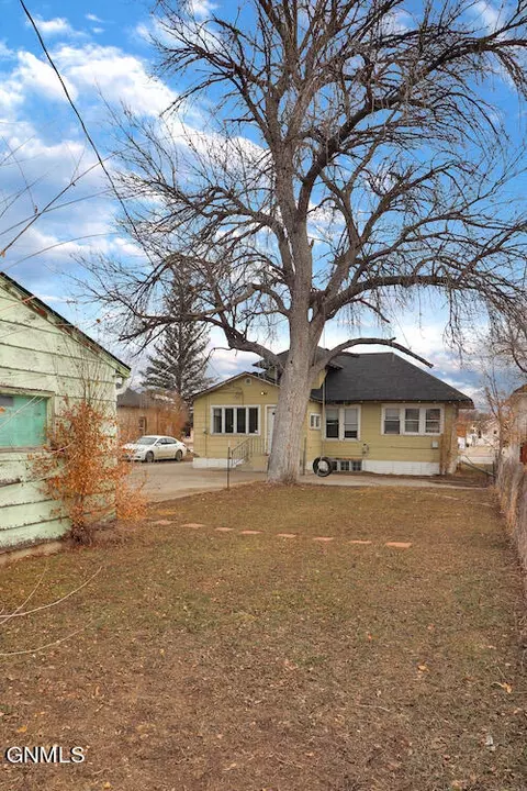 Exterior - 925 Main St, Williston, ND 58801 photo 9 of 12