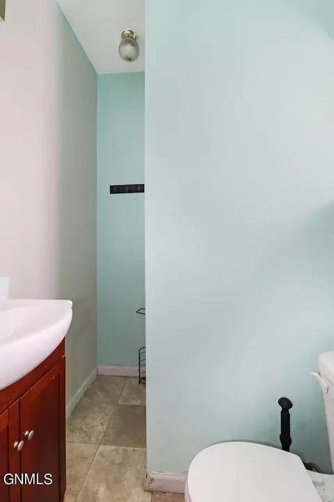Bath - 925 Main St, Williston, ND 58801 photo 1 of 4