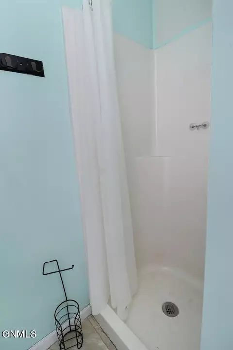 Bath - 925 Main St, Williston, ND 58801 photo 3 of 4