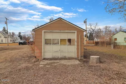 Exterior - 921 Main St, Williston, ND 58801 photo 6 of 10