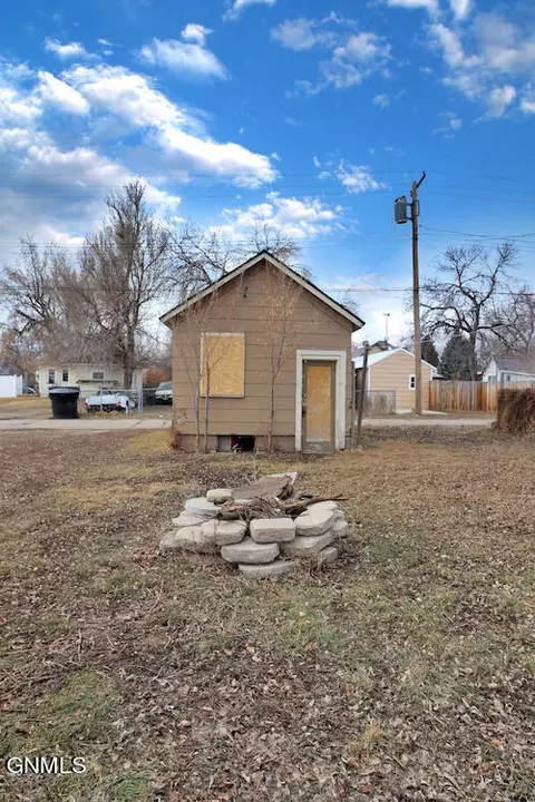 Exterior - 921 Main St, Williston, ND 58801 photo 8 of 10
