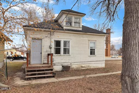 Exterior - 921 Main St, Williston, ND 58801 photo 5 of 10