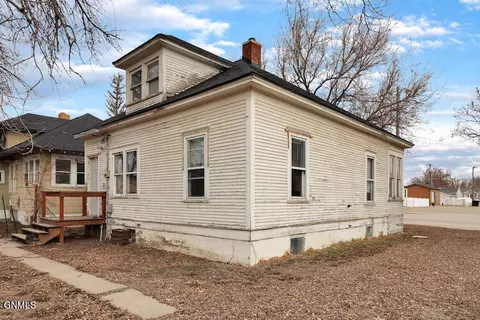 Exterior - 921 Main St, Williston, ND 58801 photo 4 of 10