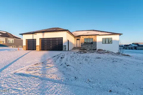5203 Cobalt Dr, Bismarck, ND 58503 photo 1