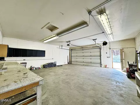 Exterior - 1708 2nd Ave E, Williston, ND 58801 photo 7 of 8