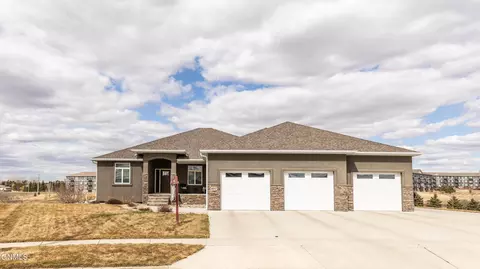 4017 New Rockford Pl, Bismarck, ND 58503