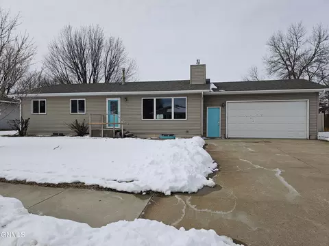 648 3rd Avenue Sw Ave SW, Dickinson, ND 58601
