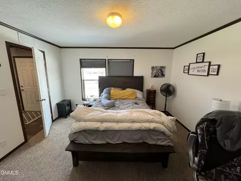 313 Square Butte St, Center, ND 58530