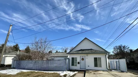 705 6th St NW, Mandan, ND 58554