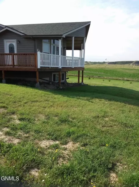 17 Clark Dr, New Town, ND 58763
