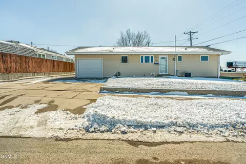 1315 Spaulding Ave, Bismarck, ND 58501