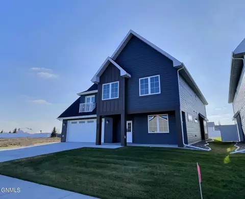 221 Lennox Dr, Bismarck, ND 58504