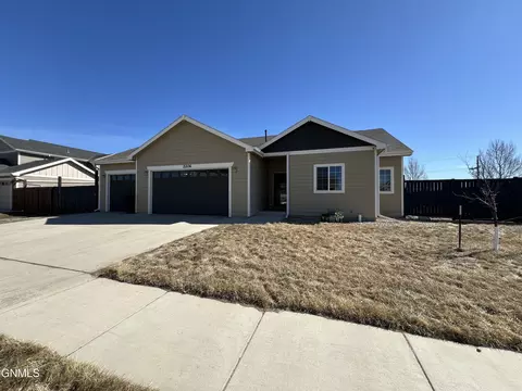 2206 27th Ave W, Williston, ND 58801