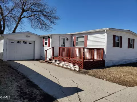 1814 Western Park, Jamestown, ND 58401